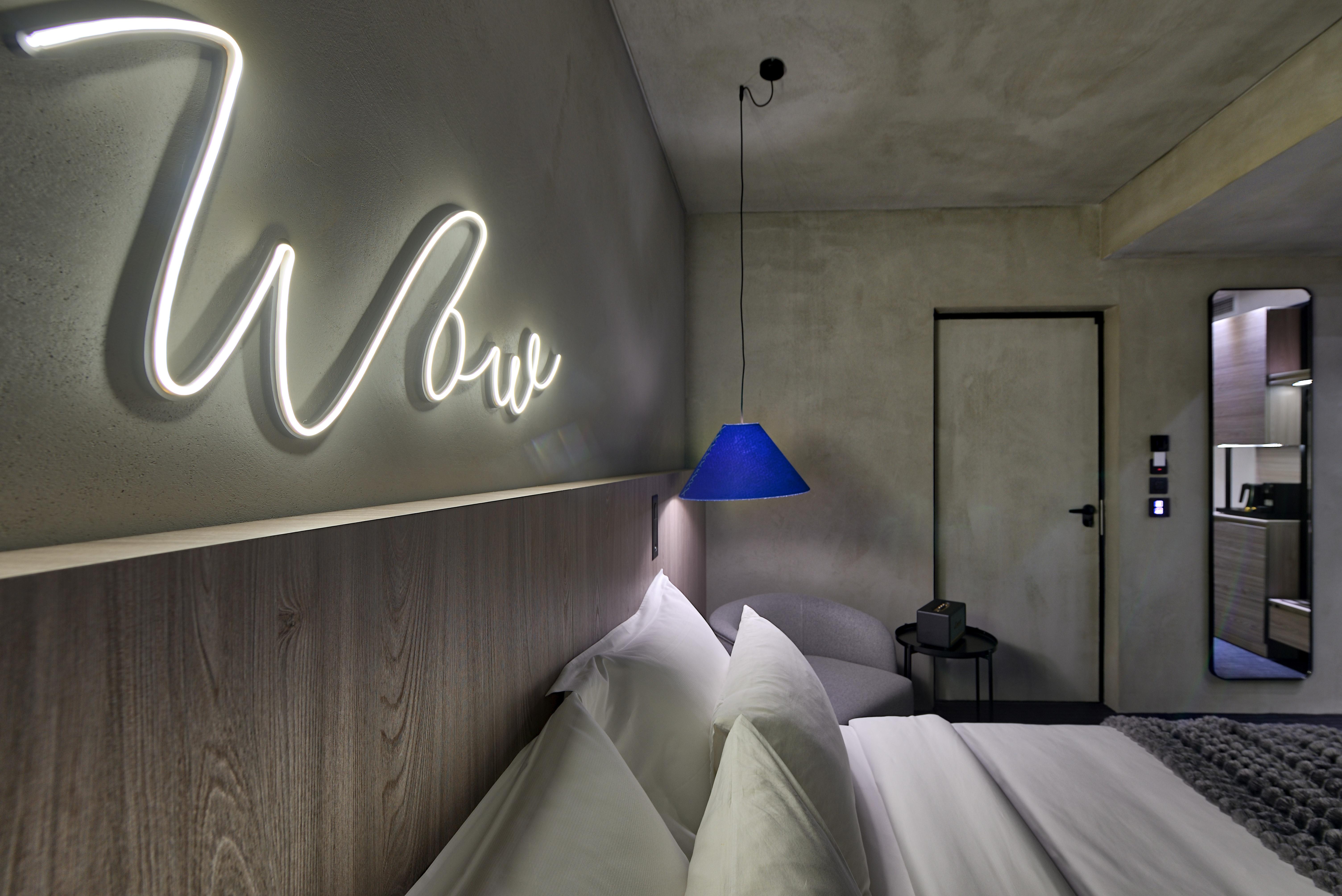 Onoma Hotel เทสซาโลนิกิ ภายนอก รูปภาพ A room at the WOW Hotel