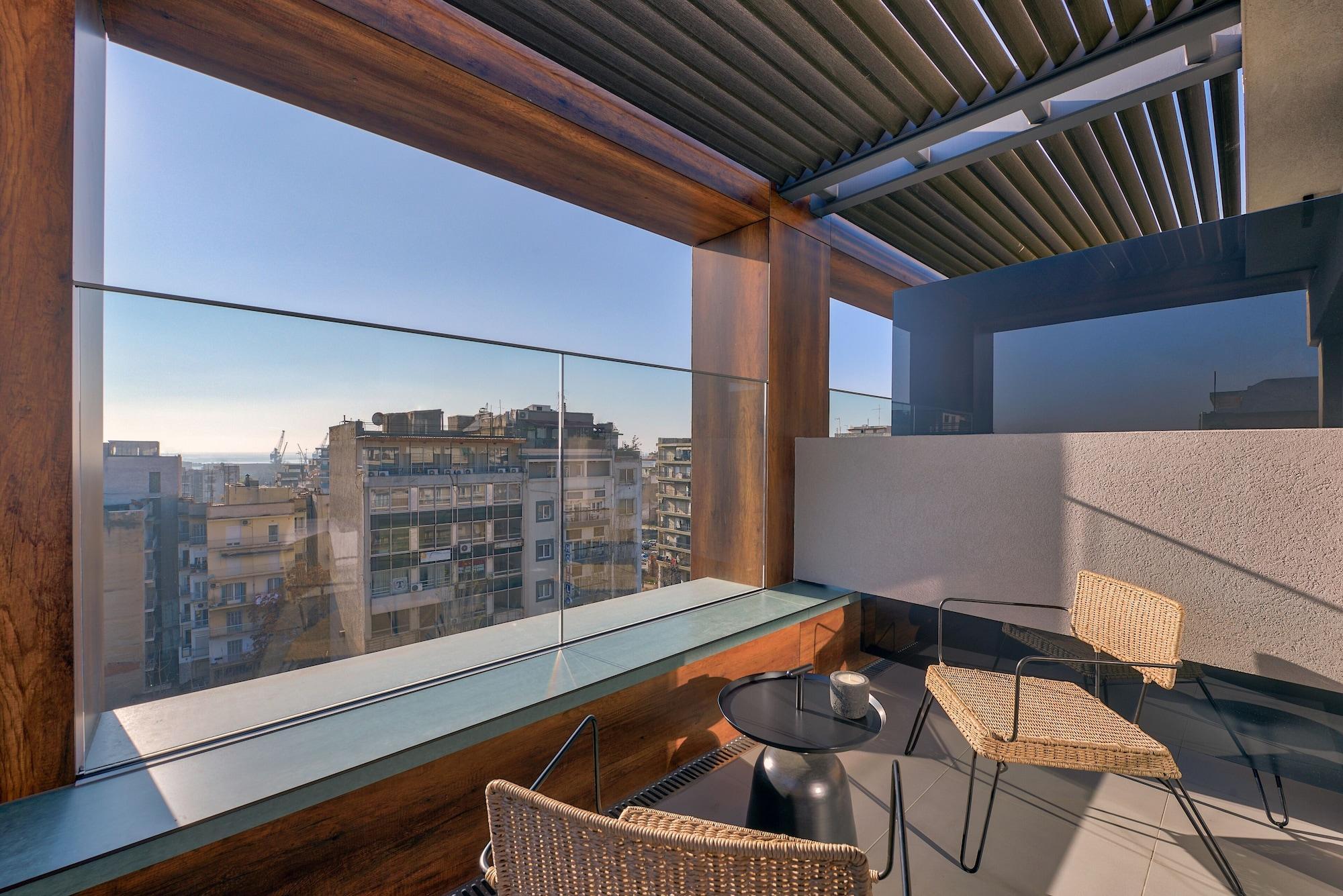 Onoma Hotel เทสซาโลนิกิ ภายนอก รูปภาพ The Sky Bar