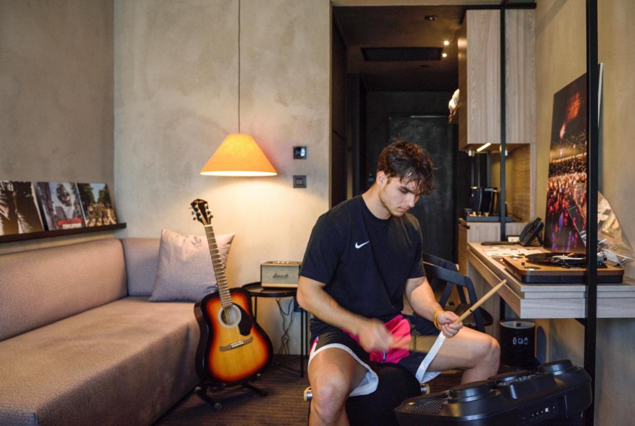 Onoma Hotel เทสซาโลนิกิ ภายนอก รูปภาพ Rafael Nadal in his hotel room in Tokyo, 2011