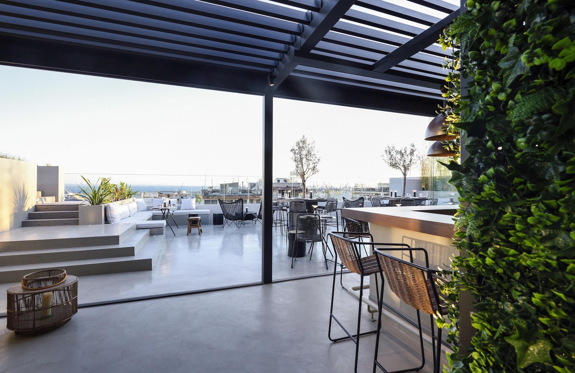 Onoma Hotel เทสซาโลนิกิ ภายนอก รูปภาพ The rooftop bar at the hotel