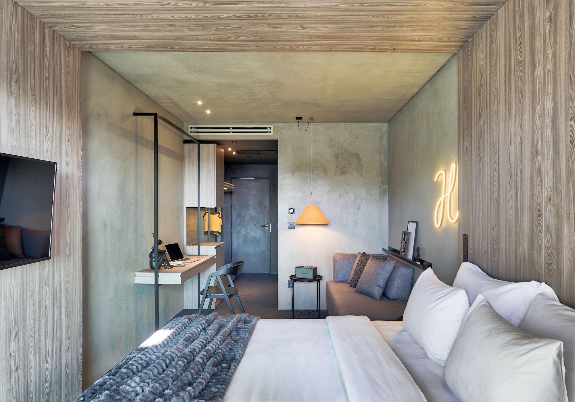 Onoma Hotel เทสซาโลนิกิ ภายนอก รูปภาพ A room at the hotel