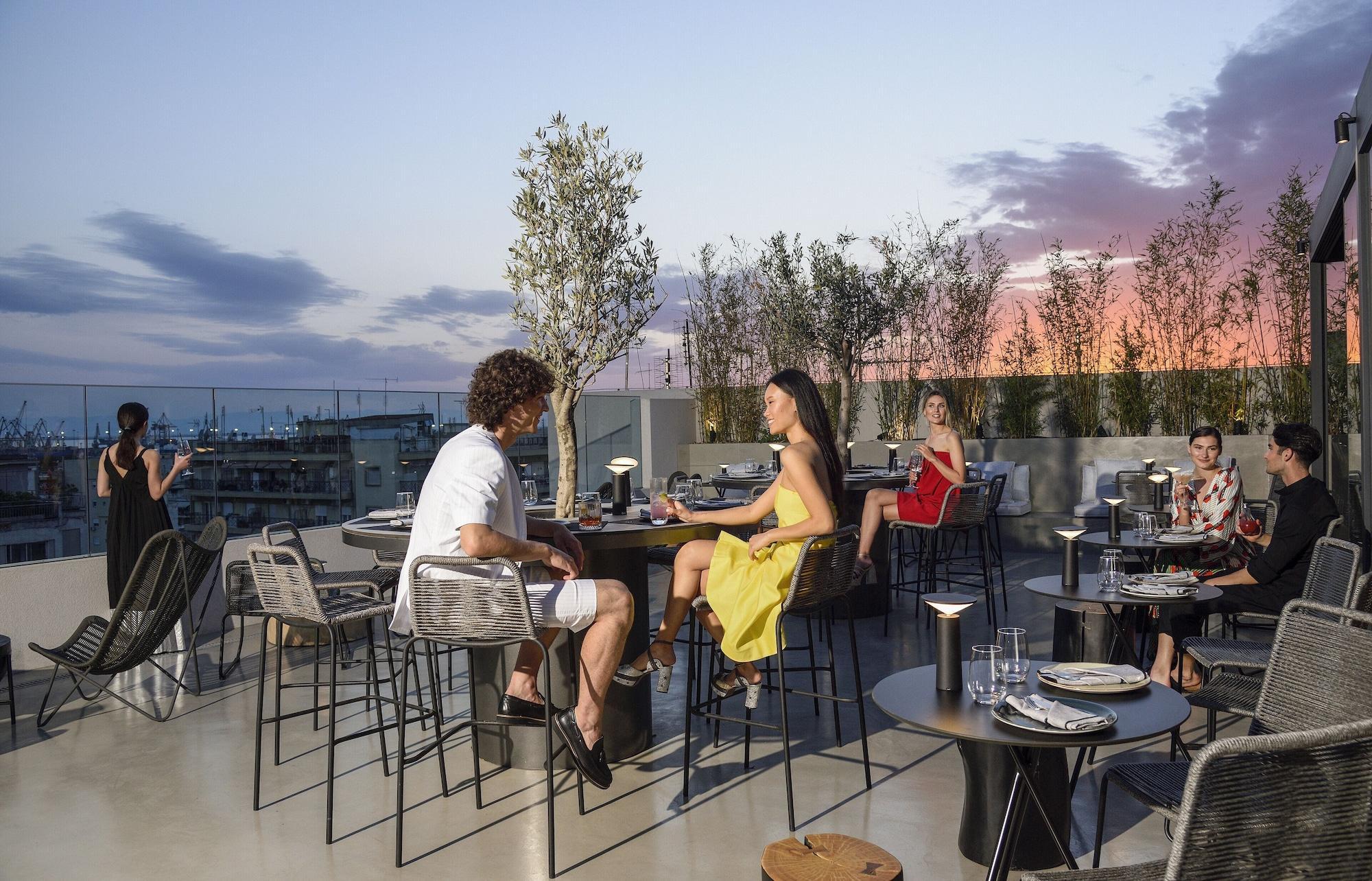 Onoma Hotel เทสซาโลนิกิ ภายนอก รูปภาพ The Sky Bar
