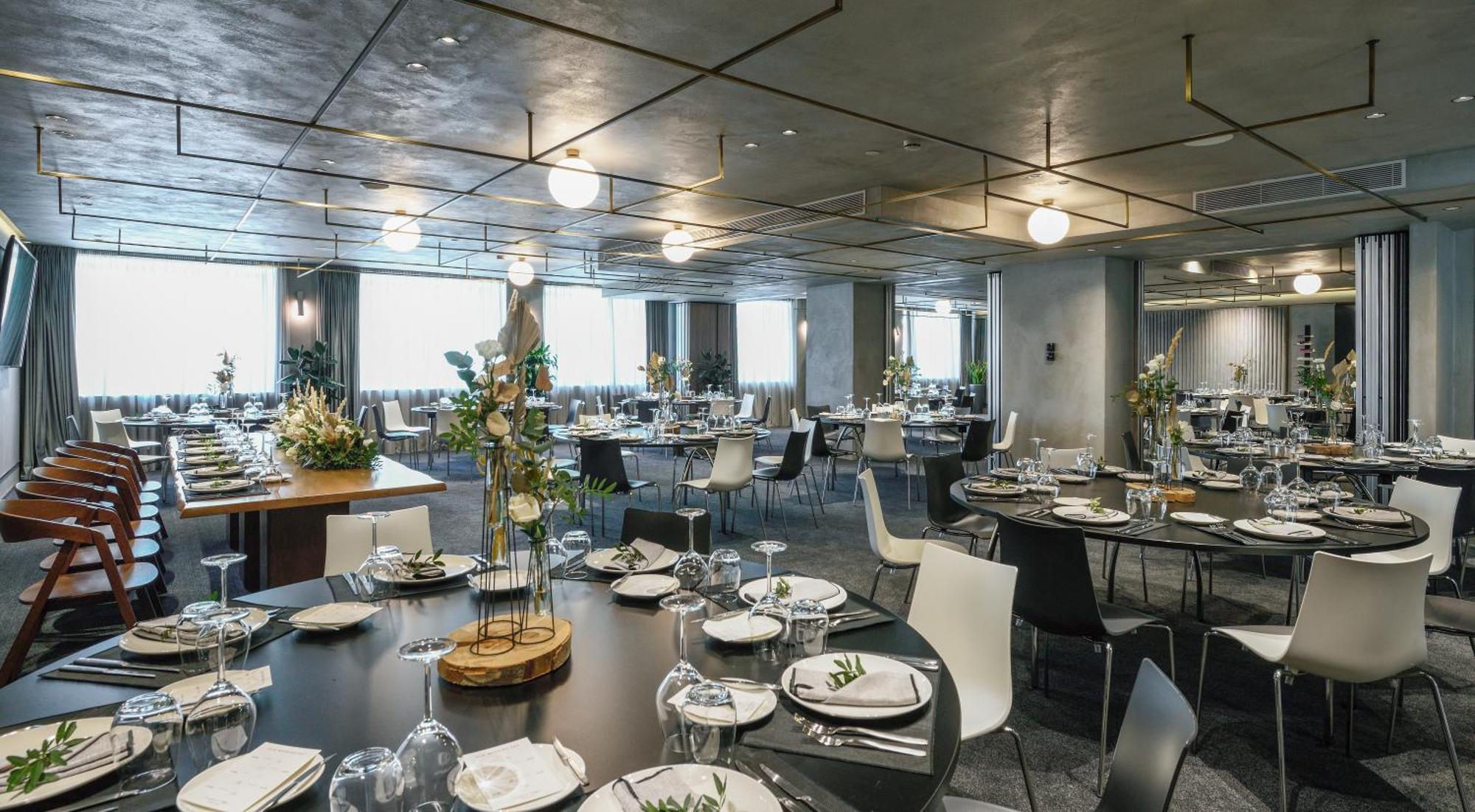 Onoma Hotel เทสซาโลนิกิ ภายนอก รูปภาพ The dining room at the 2018 edition of the World Economic Forum