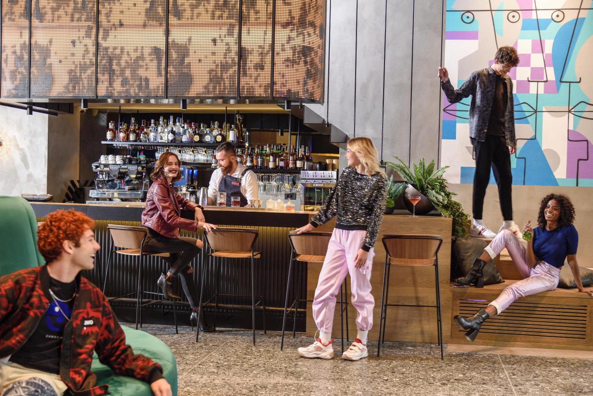 Onoma Hotel เทสซาโลนิกิ ภายนอก รูปภาพ The interior of the first Starbucks Reserve Roastery in Seattle, Washington